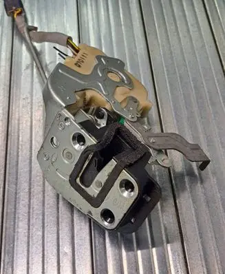 KIA Sorento Front door lock 070111