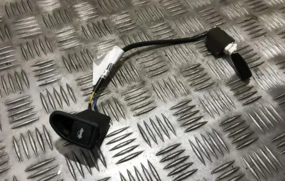 Hyundai Tiburon Tailgate opening switch 