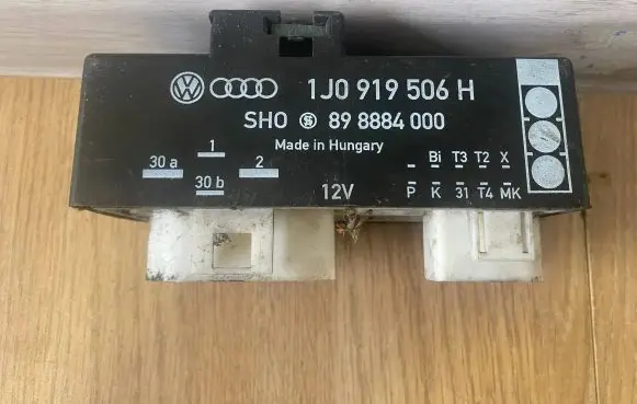 Volkswagen Golf IV Coolant fan relay 1J0919506H 898884000