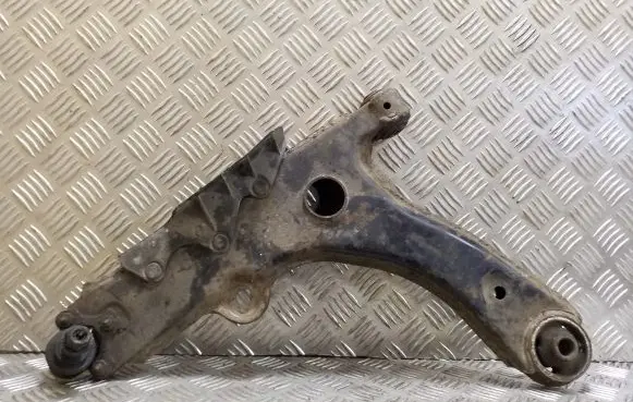 Volkswagen PASSAT B4 Front lower control arm/wishbone 357407157