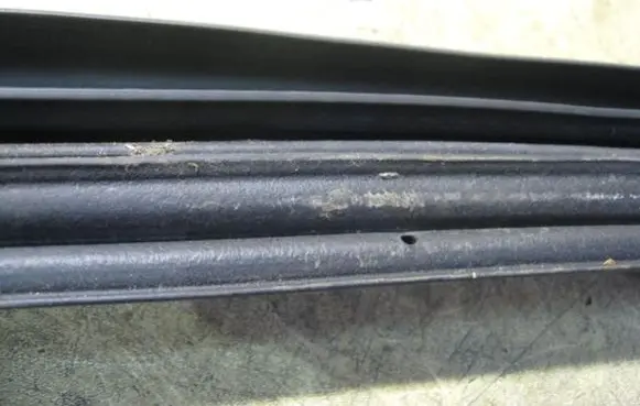 Front door rubber seal