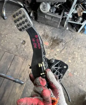 Mercedes-Benz B W246 W242 Clutch pedal a2462910201