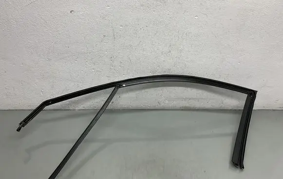 Citroen DS4 Front door window/glass frame 9687378277