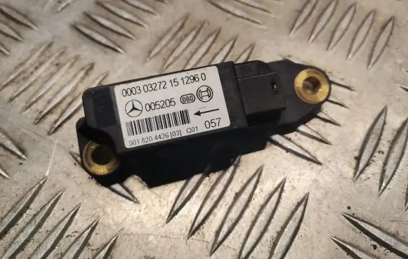 Mercedes-Benz C W203 Airbag deployment crash/impact sensor 0018204426