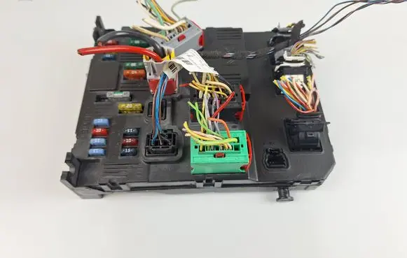 Peugeot 206 Fuse module 9652474780