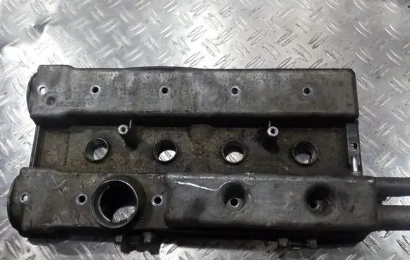 Opel Vectra B Rocker cam cover 90470439