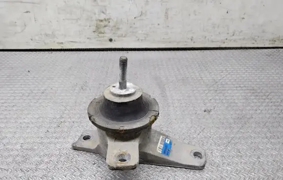 Mitsubishi Colt Engine mount bracket MR594202