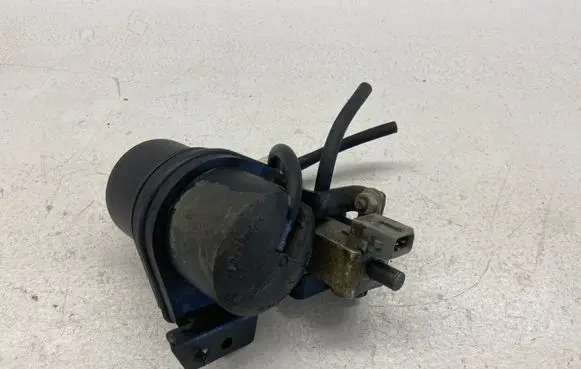 BMW 3 E36 Vacuum valve 11611734