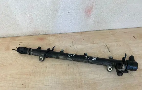 Mercedes-Benz E W211 Fuel main line pipe A2110700395