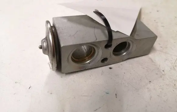 Opel Corsa D Air conditioning (A/C) expansion valve A31100600 52355290