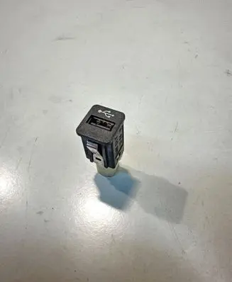 USB socket connector