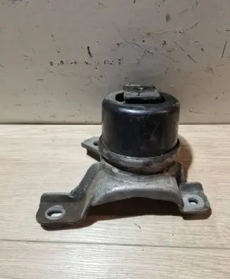 Volvo S80 Engine mount bracket 30636633
