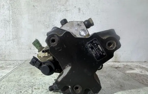 Volvo XC90 Fuel injection high pressure pump 8692521 028066 0445010111