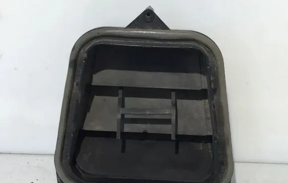 Rear air vent grill
