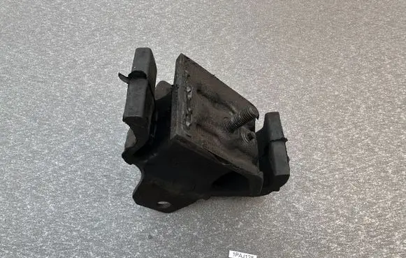Nissan Terrano Engine mounting bracket 112202X800