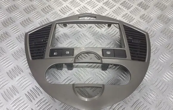 KIA Carens II Radio/GPS head unit trim 