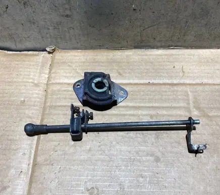 Mercedes-Benz W123 Accelerator throttle pedal bracket 1233000140
