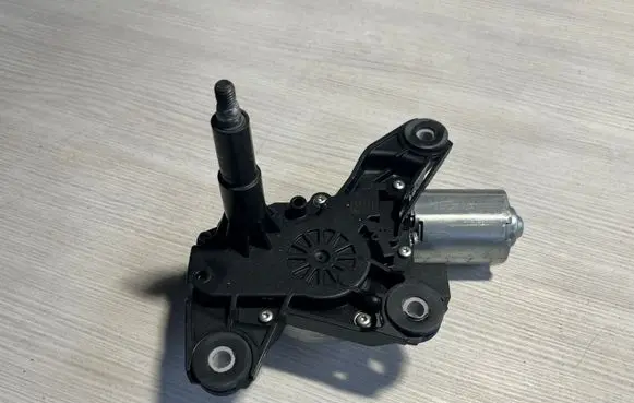 Volkswagen Multivan T5 Rear window wiper motor 0390205007