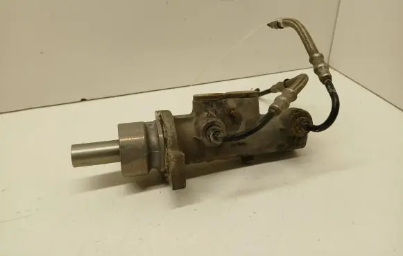 Skoda Octavia Mk1 (1U) Master brake cylinder 21027099