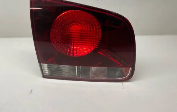 Tailgate rear/tail lights