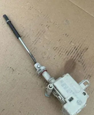Volkswagen PASSAT B5.5 Central locking motor 3B0810773B 3B0959782 754633193