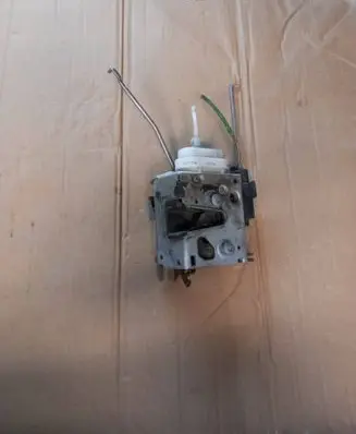 Audi A4 S4 B5 8D Front door lock 8D1837016A