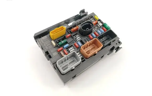 Peugeot 308 Fuse module 9664706280