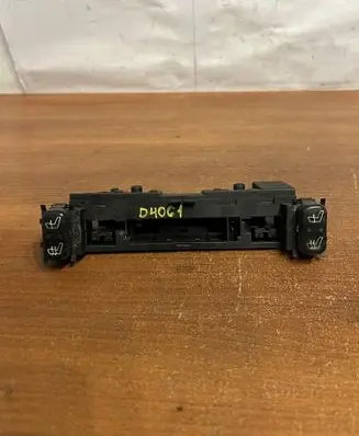 Mercedes-Benz E W210 Seat heating switch 2108200151 D4061