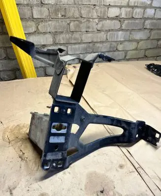 BMW 5 E60 E61 Headlight/headlamp mounting bracket 7163484 260905 11267310