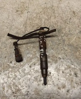 Volkswagen Golf IV Fuel injector 028130201S
