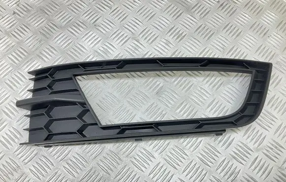 Skoda Octavia Mk3 (5E) Front bumper lower grill 5E0807681