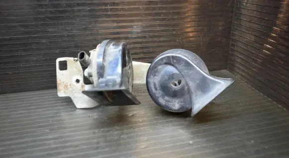 BMW 5 E60 E61 Horn signal 0092018