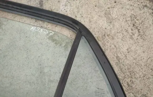 Toyota Auris 150 Rear vent window glass as2