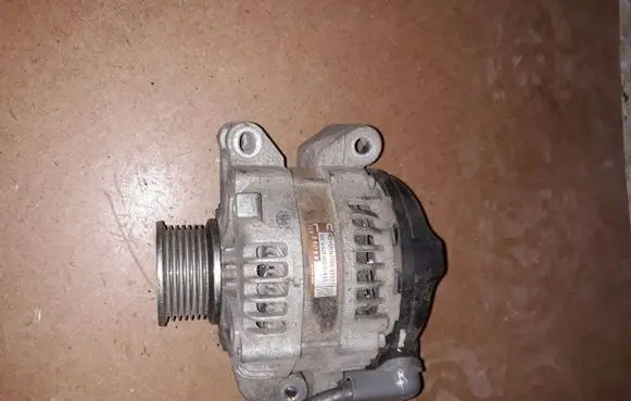 Toyota Avensis T250 Generator/alternator 270600G011
