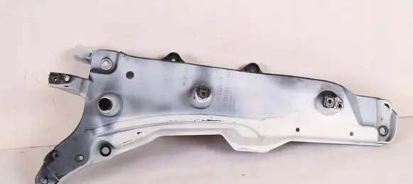 Volvo XC90 Fender mounting bracket 31391778