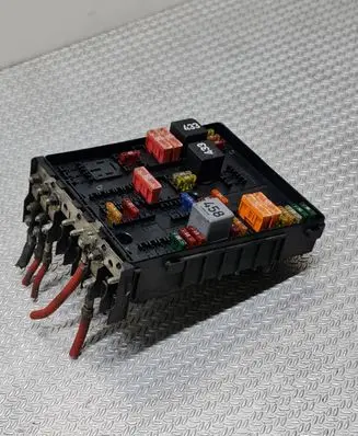 Volkswagen Touran I Fuse module 1K0937804B 11T000034 0444501518