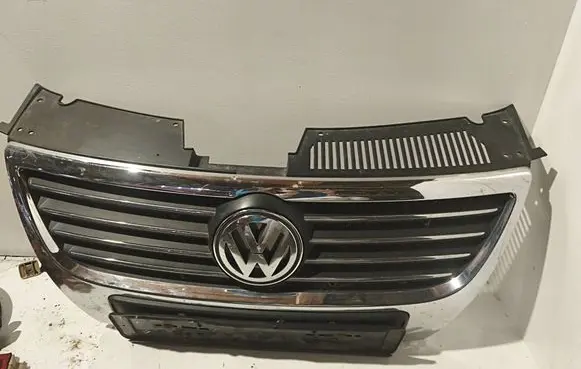 Volkswagen PASSAT B6 Front bumper upper radiator grill 3C0853651D