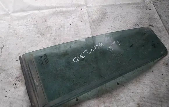 Opel Zafira B Rear vent window glass AS3