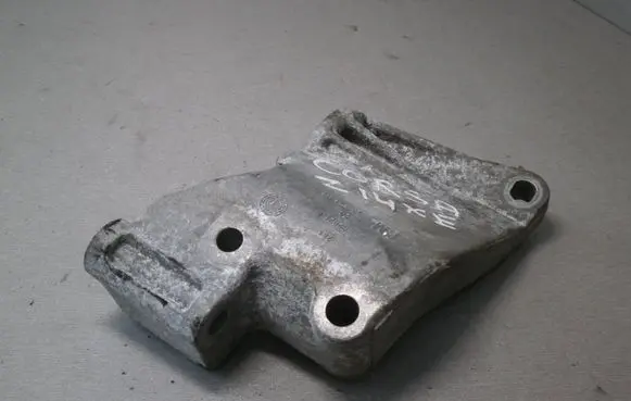 Opel Corsa C Generator/alternator bracket 90571112