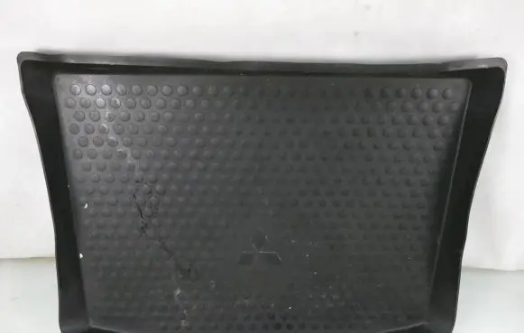 Trunk/boot floor carpet liner