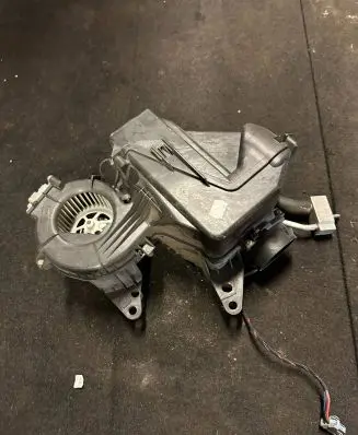 Volvo V70 A/C cooling radiator (condenser) 30676410