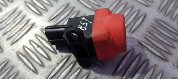 Mercedes-Benz E W210 Fuel cut-off switch 