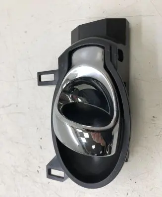 Nissan Juke I F15 Front door interior handle