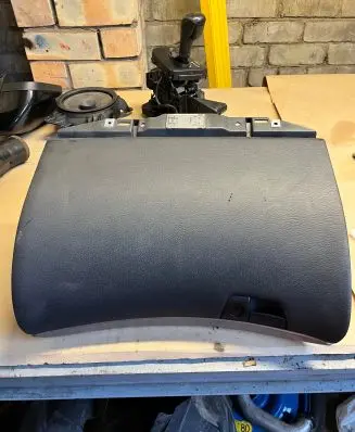 Volvo XC70 Glove box 8650374 3865
