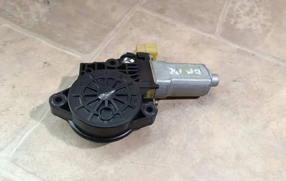 KIA Opirus Front door window regulator motor 4103