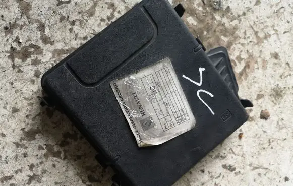 Renault Scenic III - Grand scenic III Fuse box cover 284C40002R