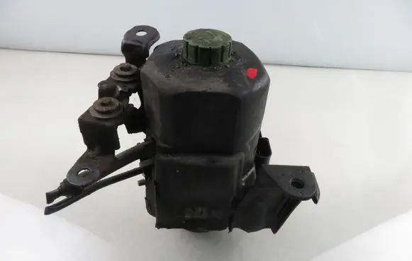 Volkswagen Polo IV 9N3 Power steering pump