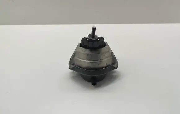 BMW 5 E60 E61 Engine mount bracket