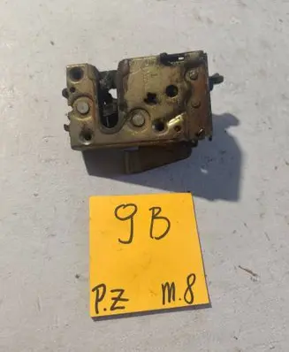 Citroen Berlingo Front door lock 8932429