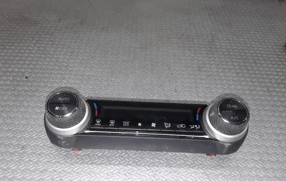 Toyota RAV 4 (XA50) Climate control unit 5590042580
